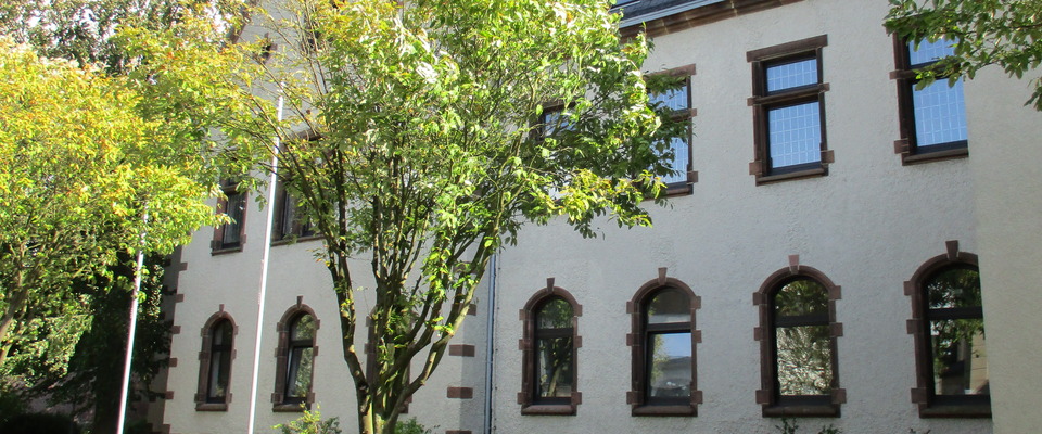 Seitenansicht des Gerichts